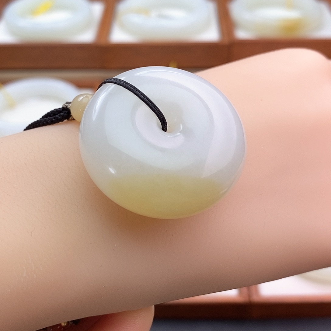 和田玉（糖玉）手镯未镶嵌