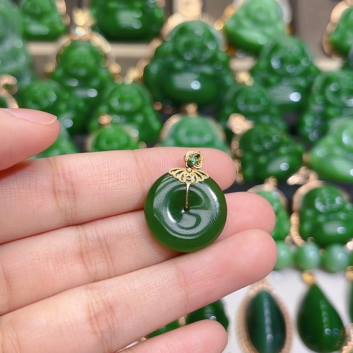 和田玉（碧玉）颈饰18K金镶嵌