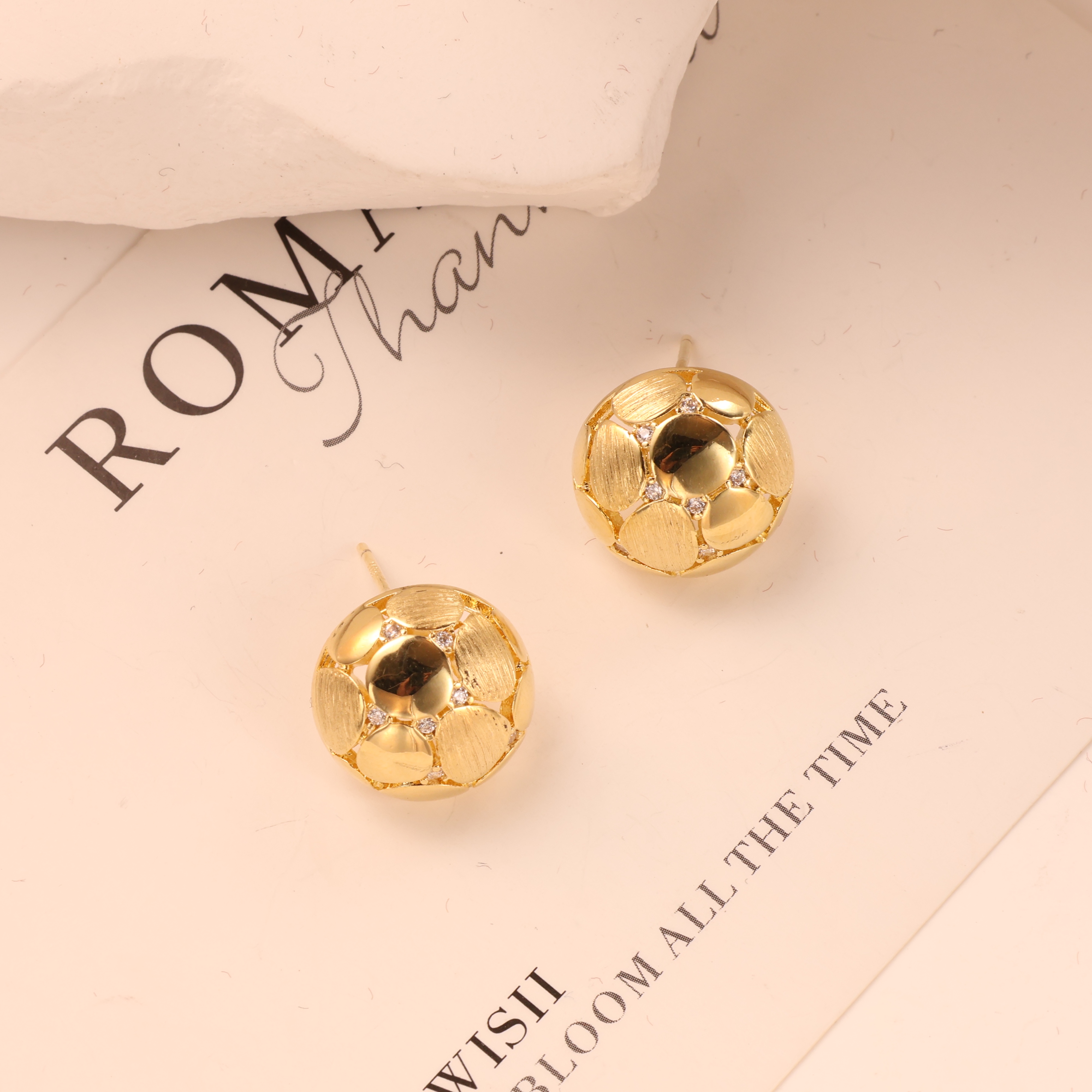 铜合金合成锆石耳饰 铜合金合成立方氧化锆国色天香耳钉Y104少女