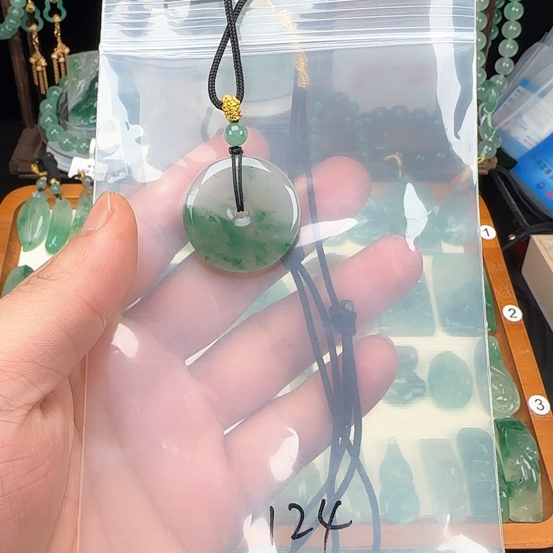 石英质玉颈饰未镶嵌