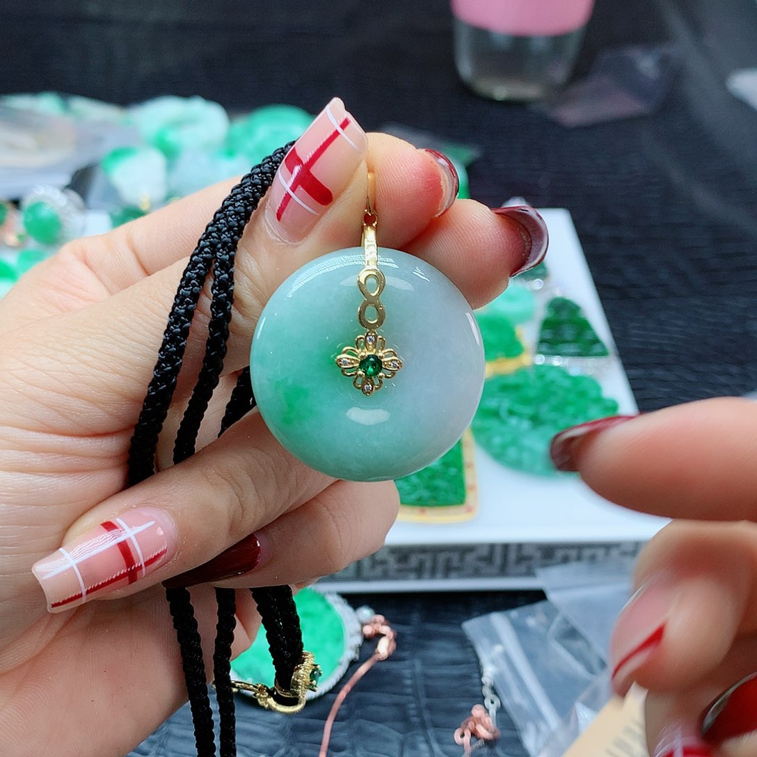 【闪购商品】翡翠吊坠(赠链)合金