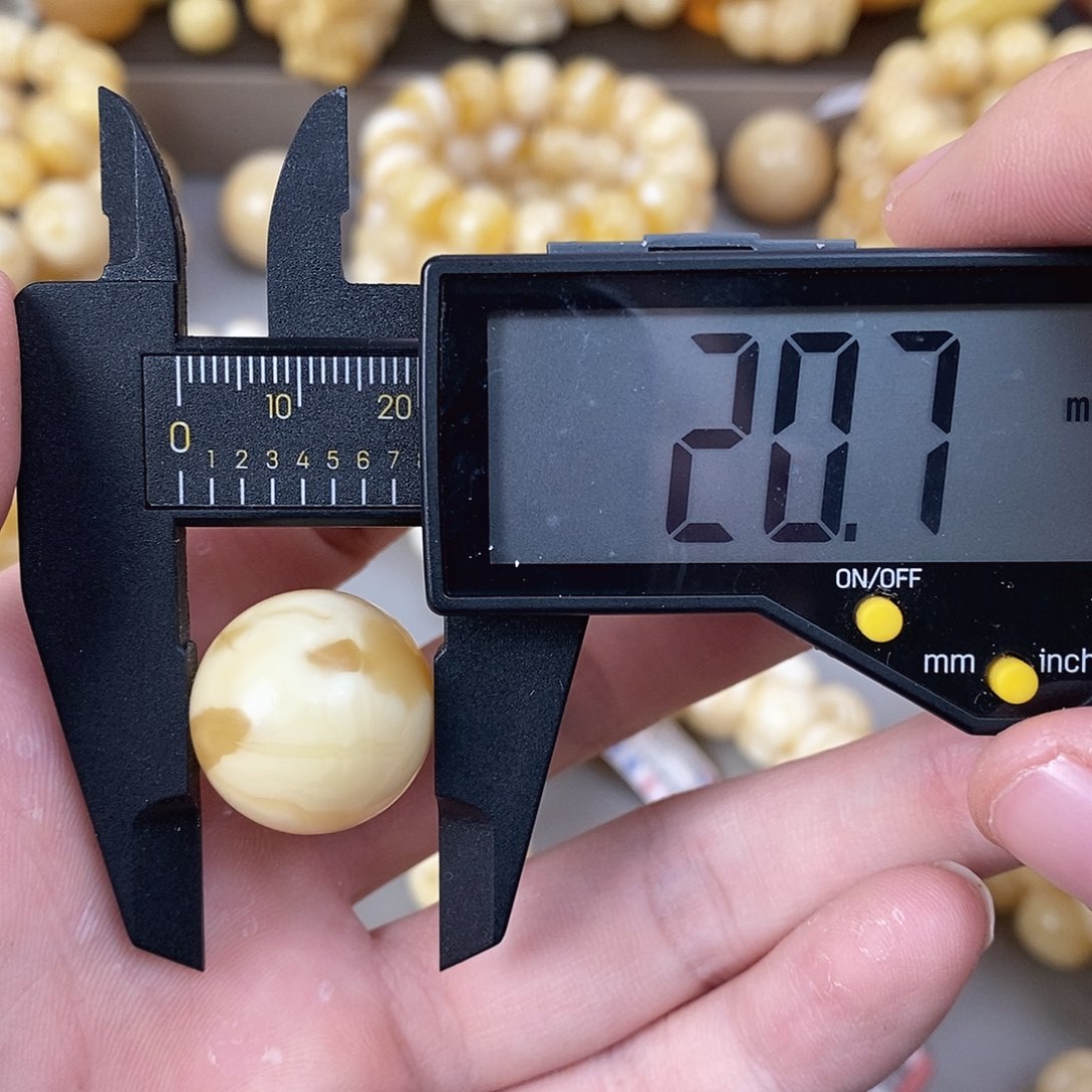 蜜蜡未镶嵌珠宝奇石