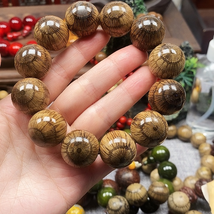 开***着藤类手串/手链买麻藤