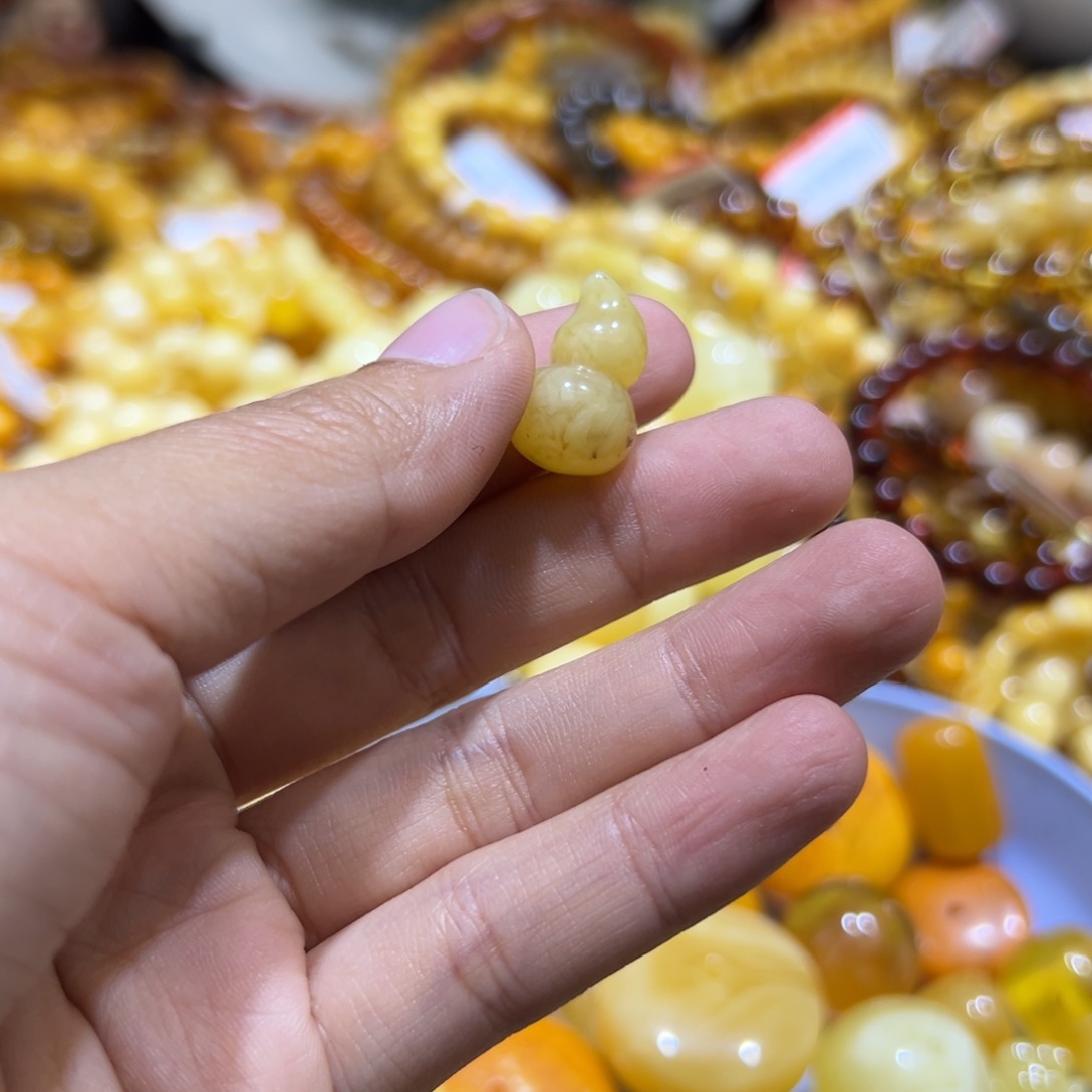 琥珀珠宝奇石未镶嵌