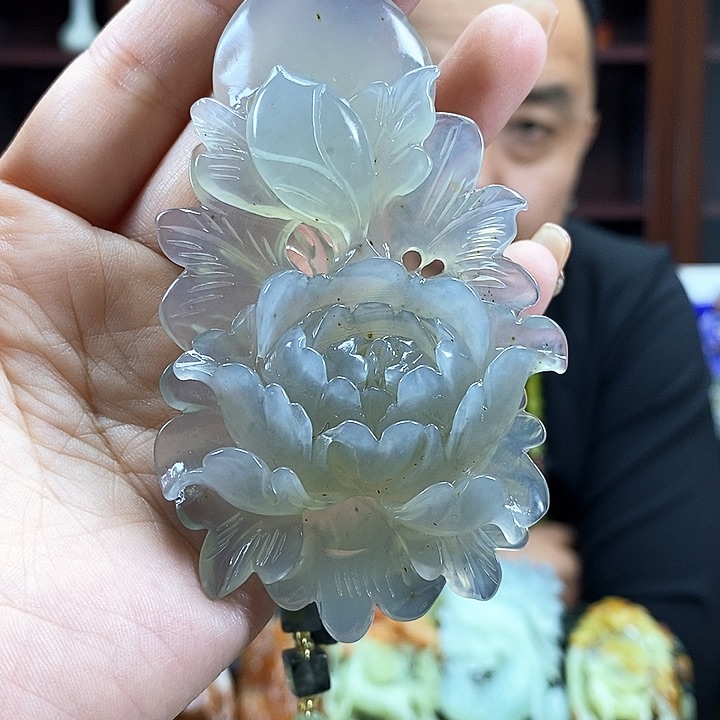 蛇纹石玉吊坠未镶嵌