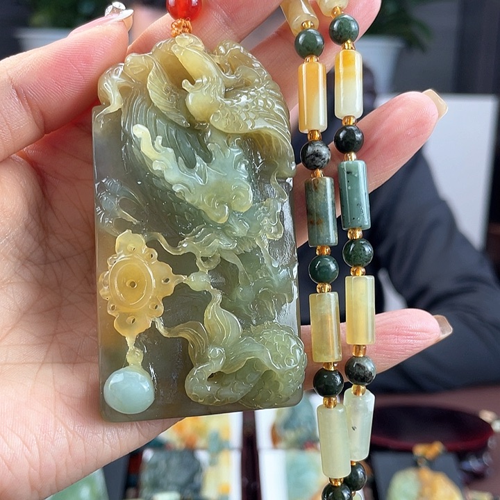 蛇纹石玉颈饰未镶嵌