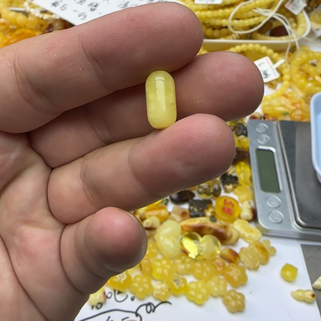 琥珀未镶嵌裸石0.49克13×701