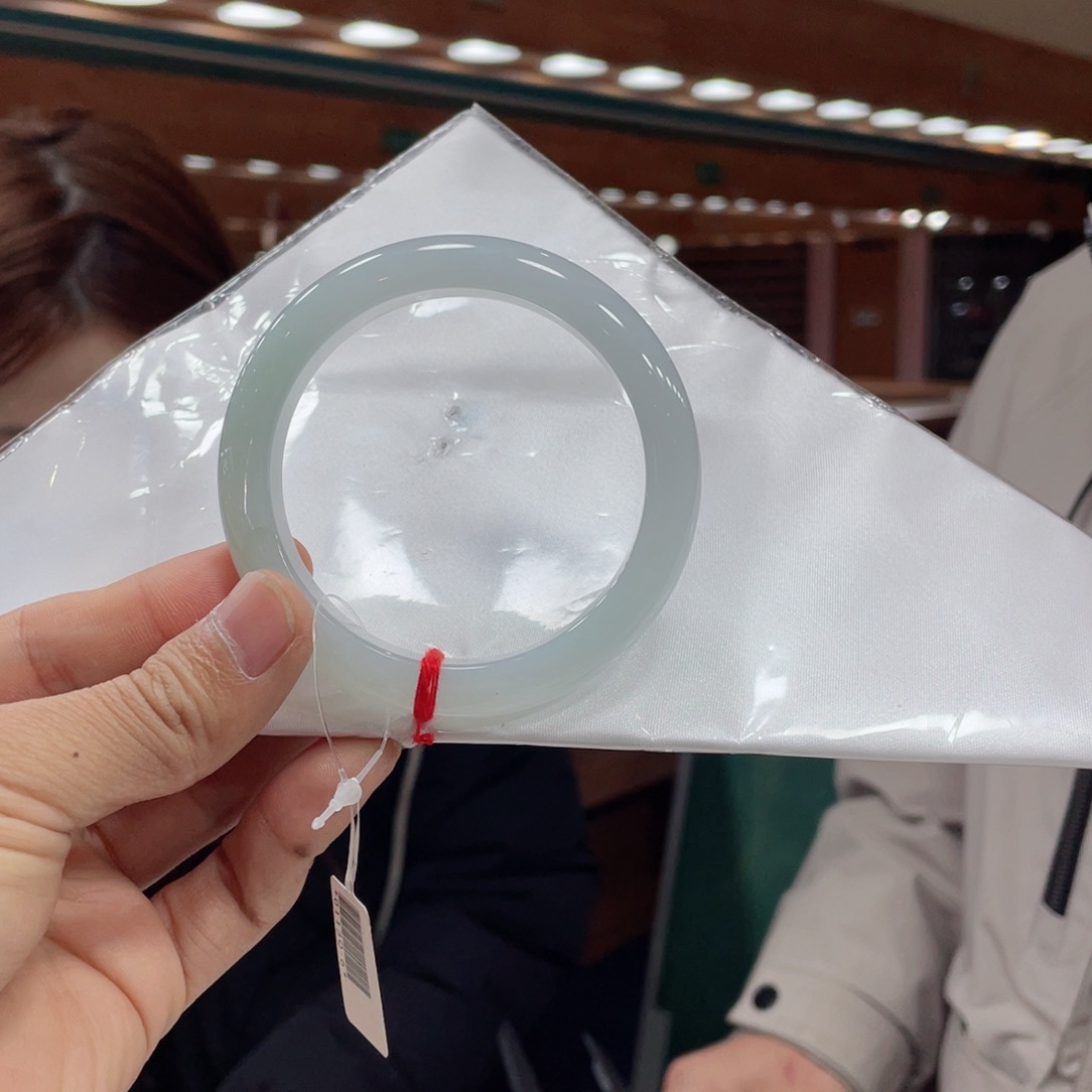 翡翠手镯未镶嵌睿****?买断