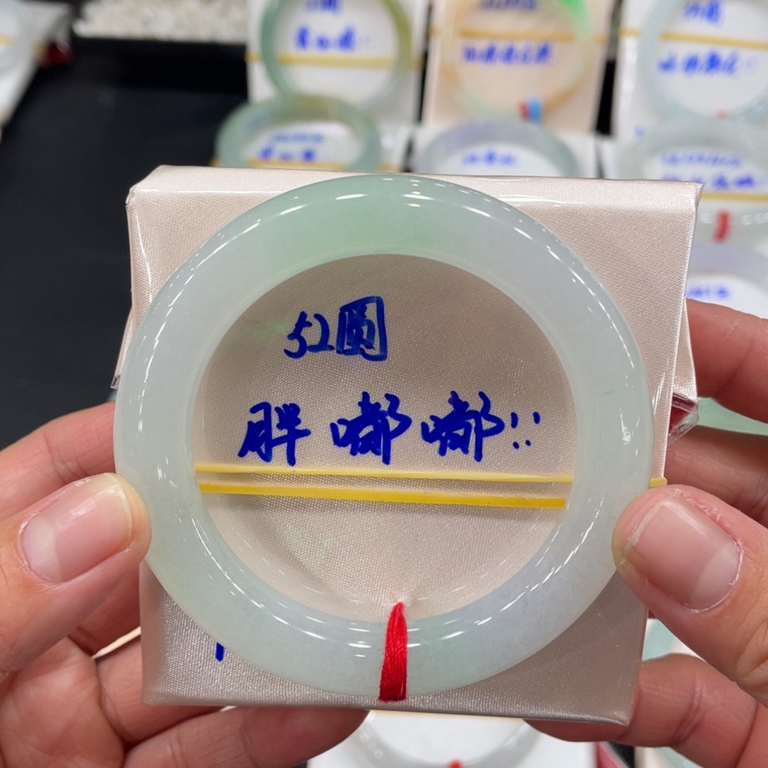 翡翠手镯未镶嵌缅甸翡翠天然翡翠