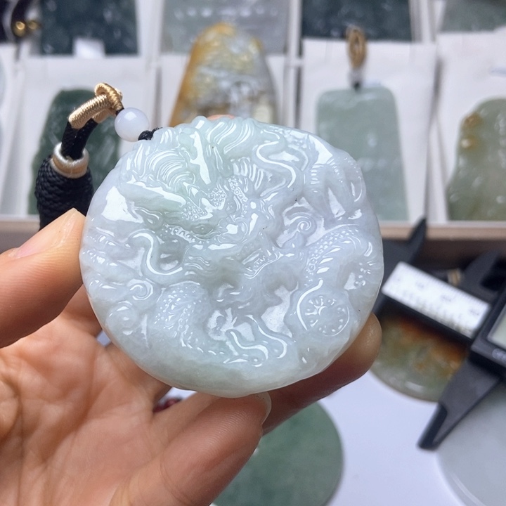 婷****翡翠未镶嵌颈饰翡翠