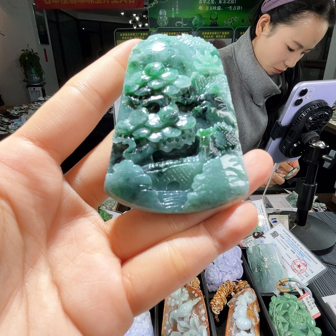 颈饰未镶嵌翡翠一