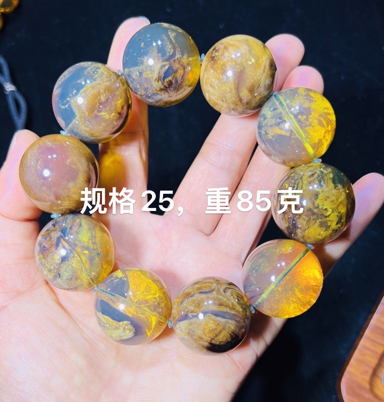 天然缅甸琥珀金底蛋黄容洞大手串