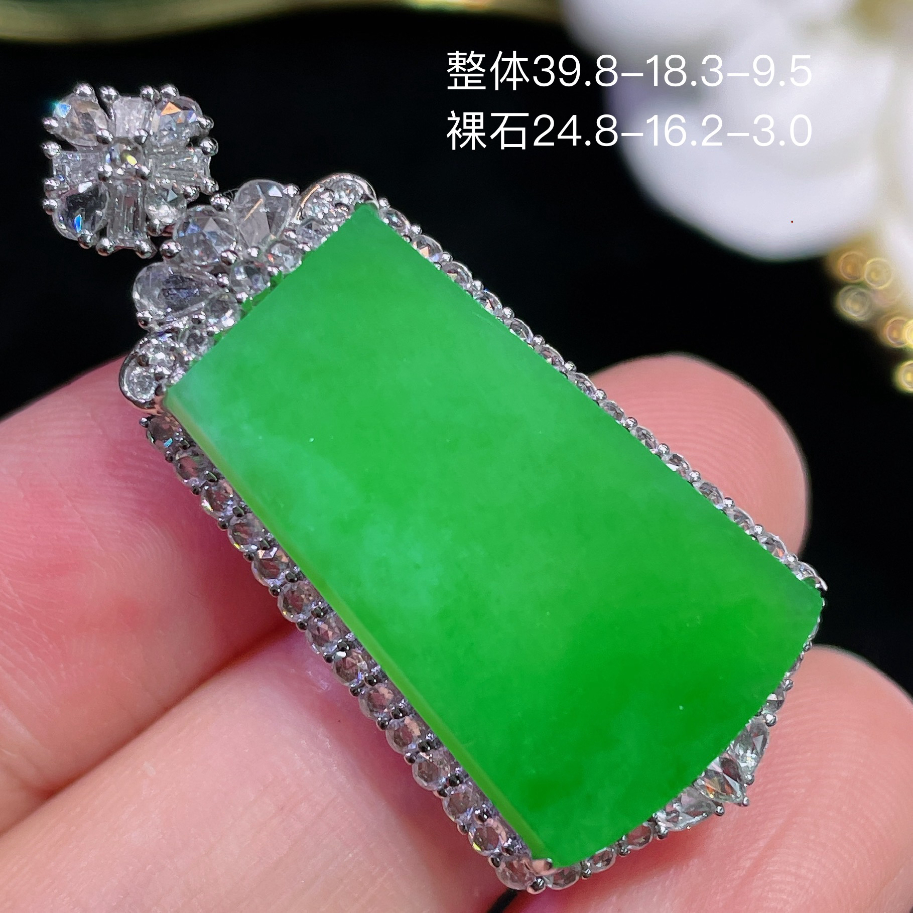 高端翡翠天然缅甸A货18k金镶嵌钻石阳绿色辣绿色满绿无事牌吊坠