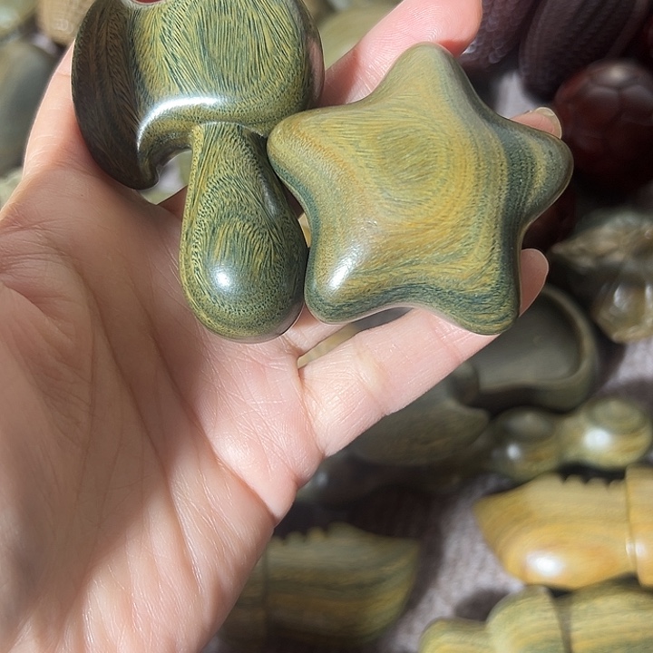 天***笑木阿根廷绿檀手把件