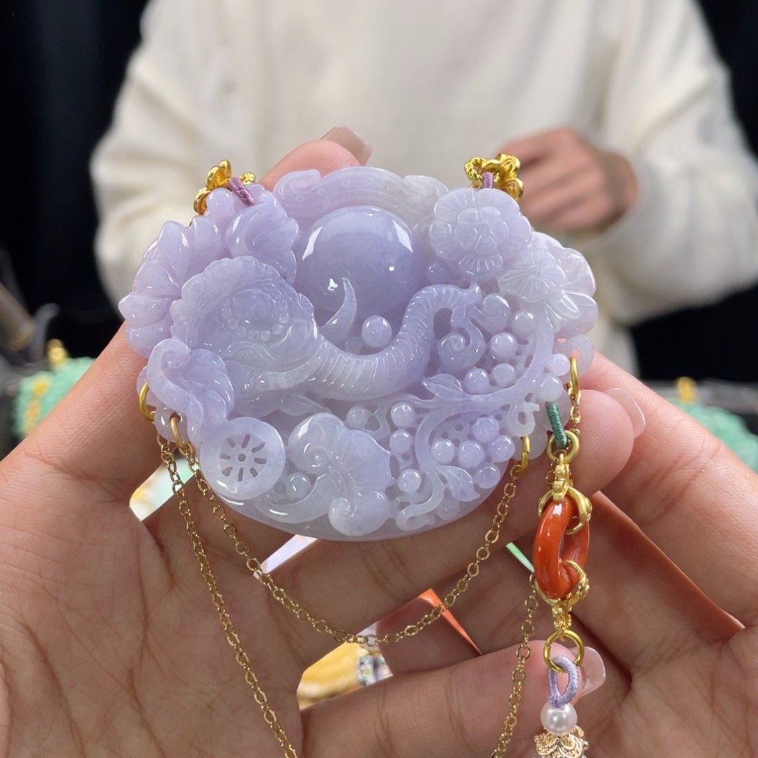 翡翠颈饰未镶嵌倪**奈代编织