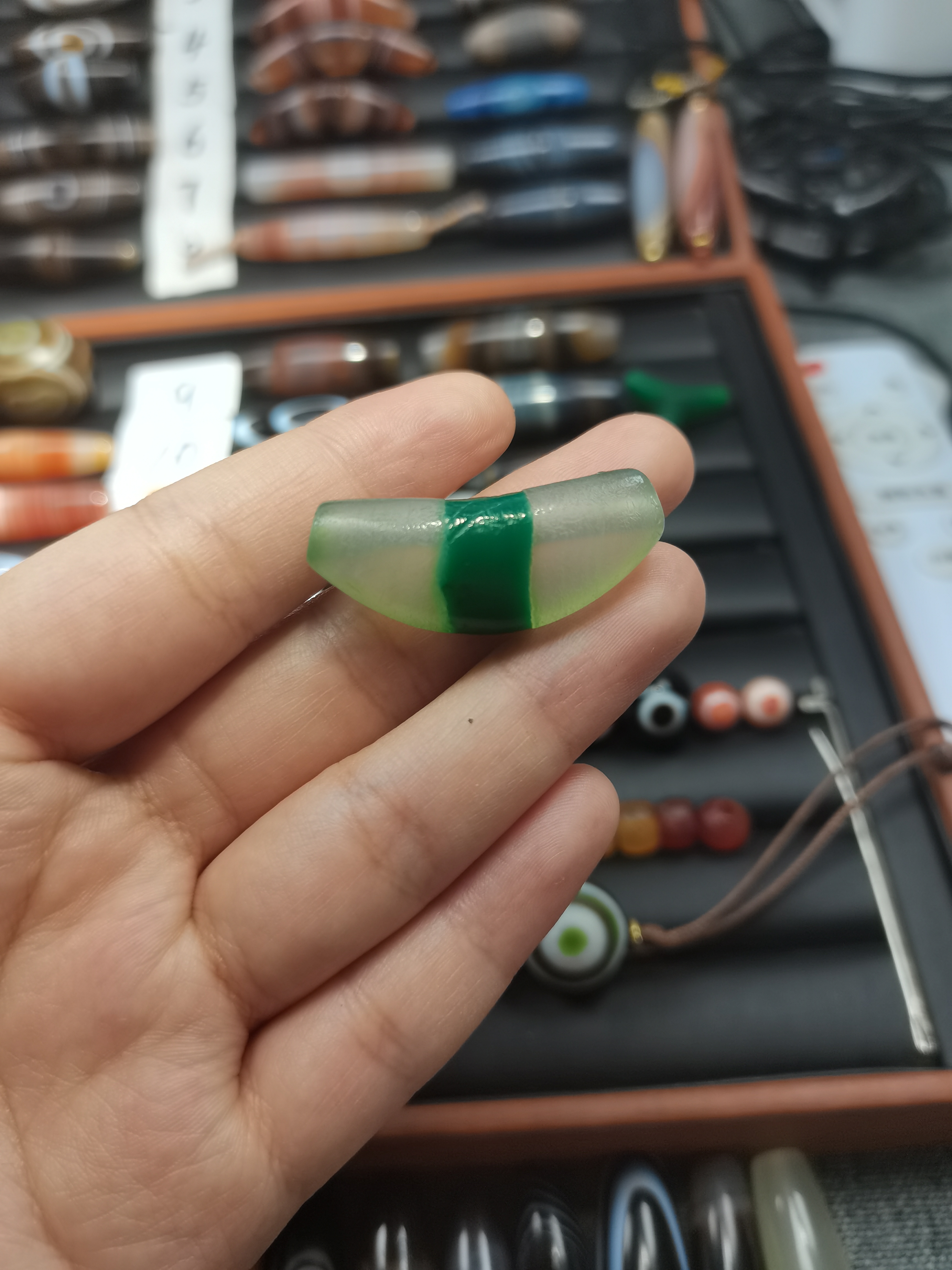 天然玛瑙冰透牛角