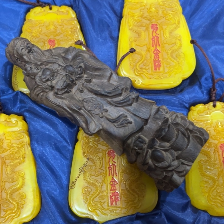 精品摆件工艺品等