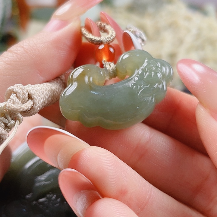 未镶嵌和田玉挂件