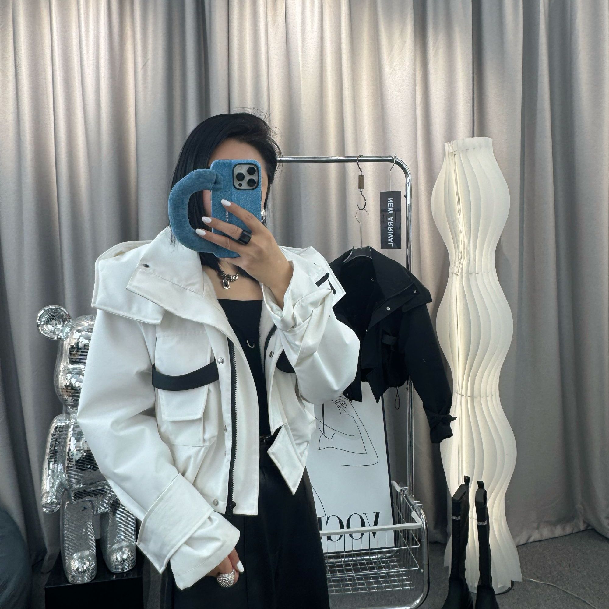 YX·雨璇-2025冬季新款加绒厚款设计感黑白拼接色系连帽短外套