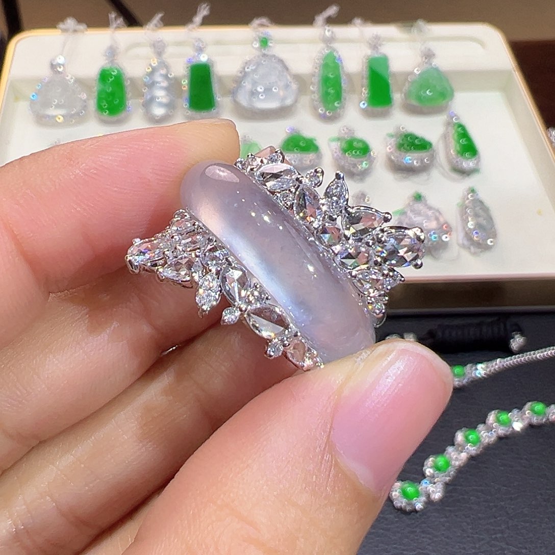 翡翠18K金镶嵌戒指