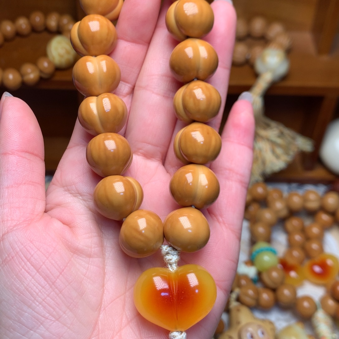 猴头核桃把件16高定屁桃手持爱心