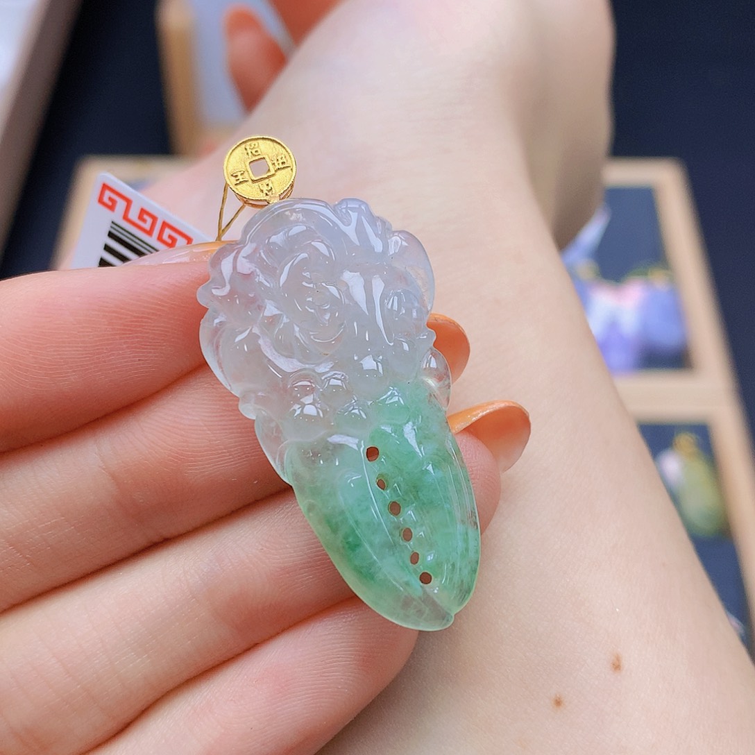 翡翠18K金镶嵌颈饰翡翠