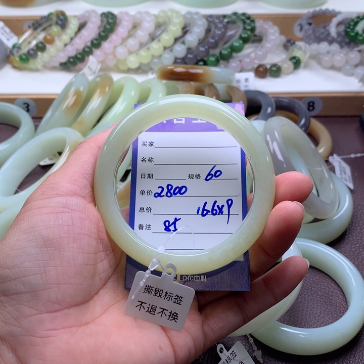 用***e和田玉未镶嵌手镯