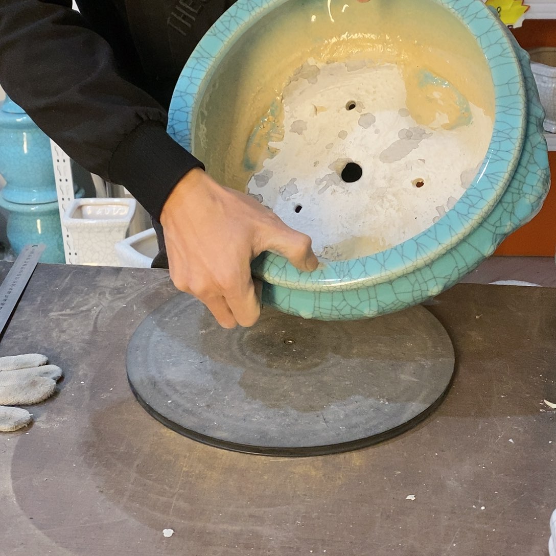 花盆花盆里放满鲜花