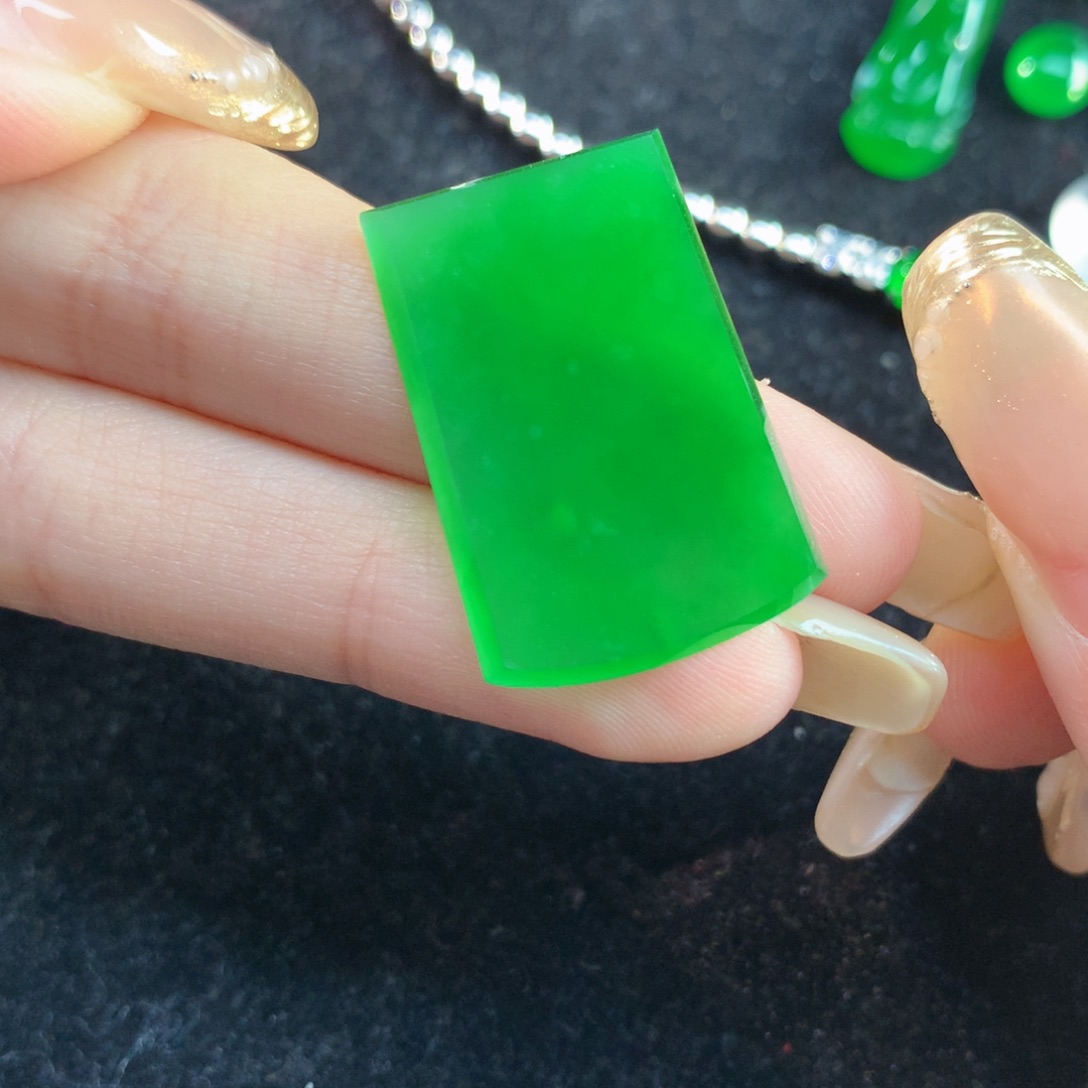 翡翠裸石翡翠26.7/18.2/2.30