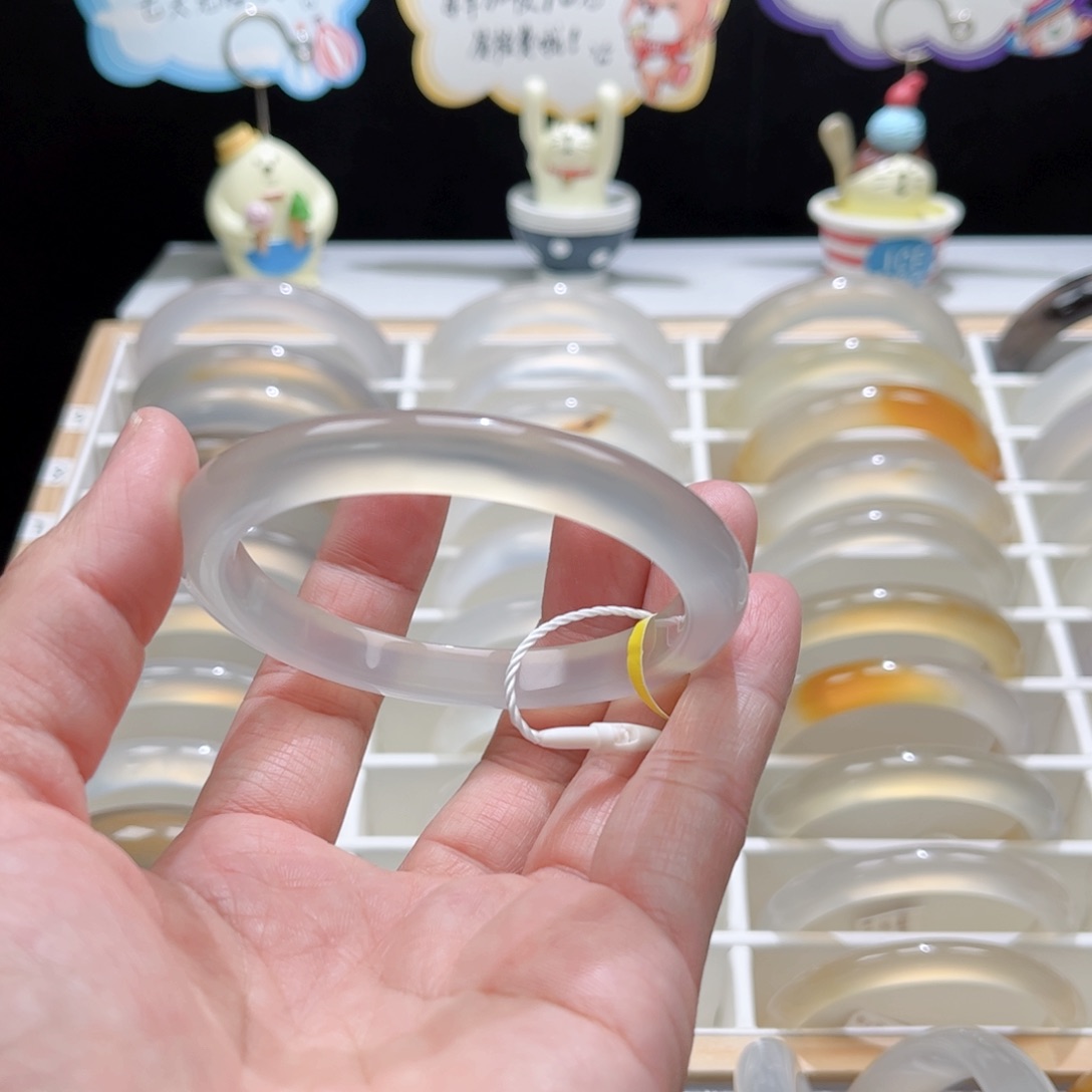 玛瑙/玉髓手镯未镶嵌6091