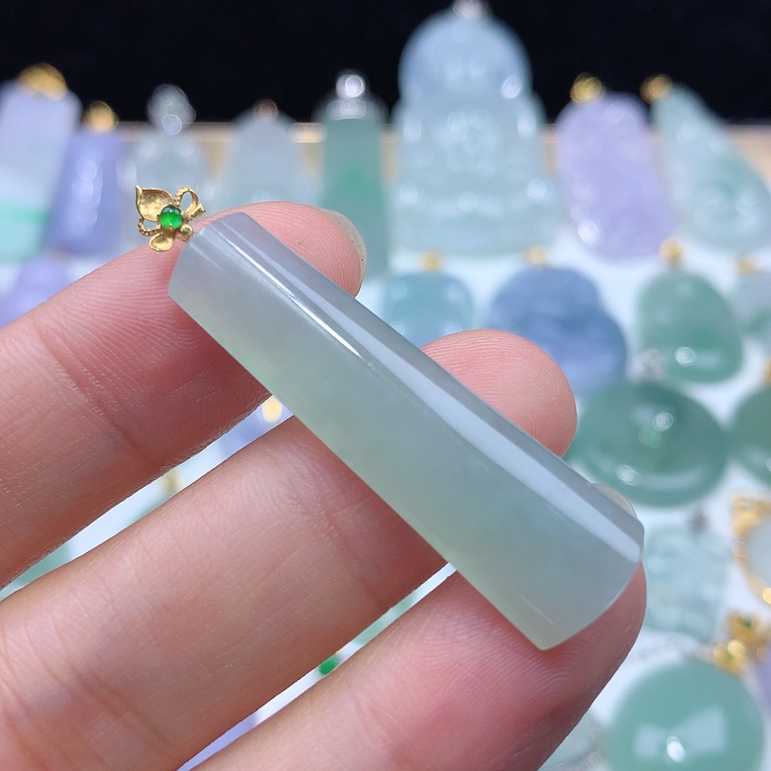 颈饰18K金镶嵌翡翠翡翠