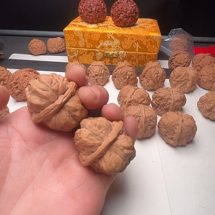 自***新桃核吊坠48元蛤莫头