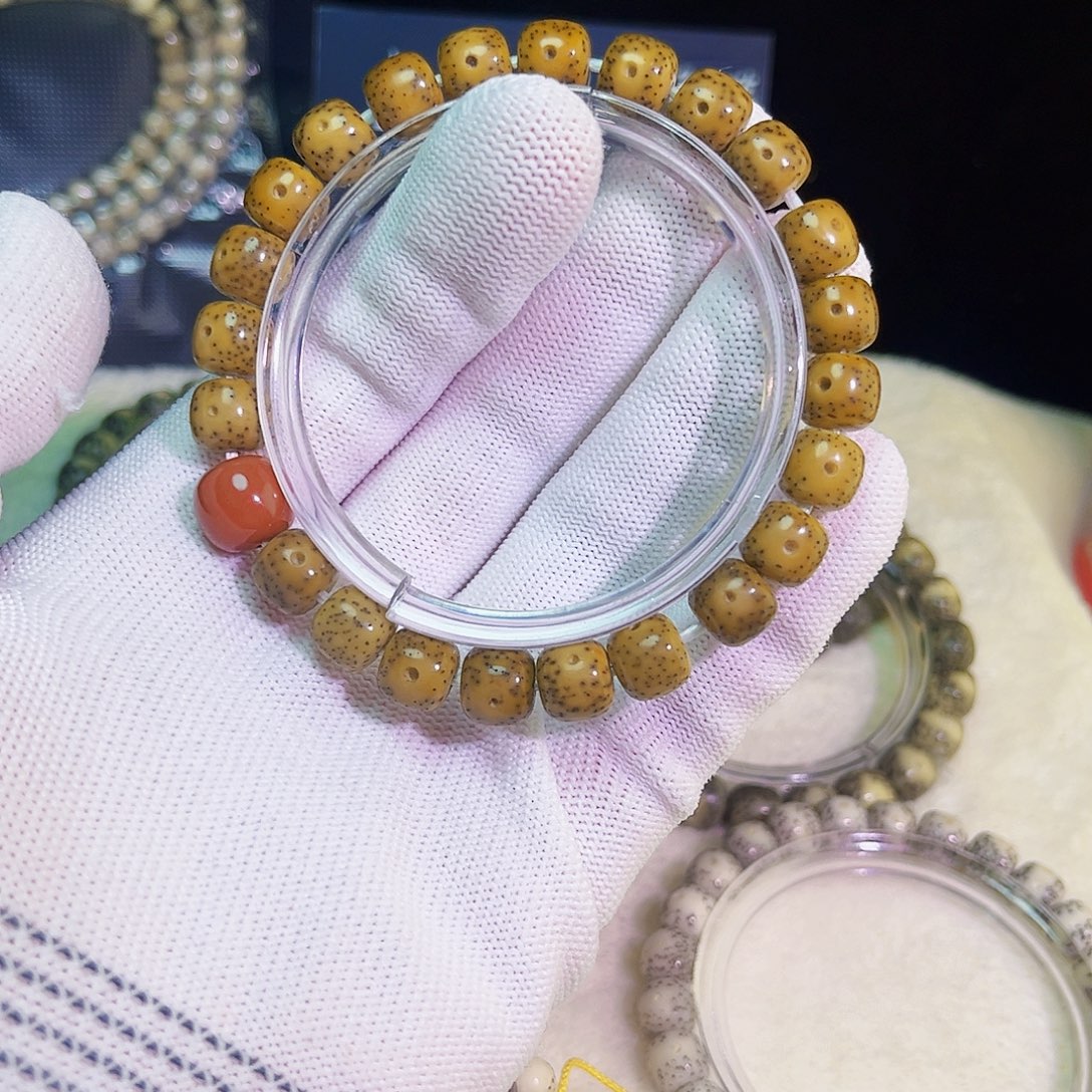 手串星月菩提毕业带南红