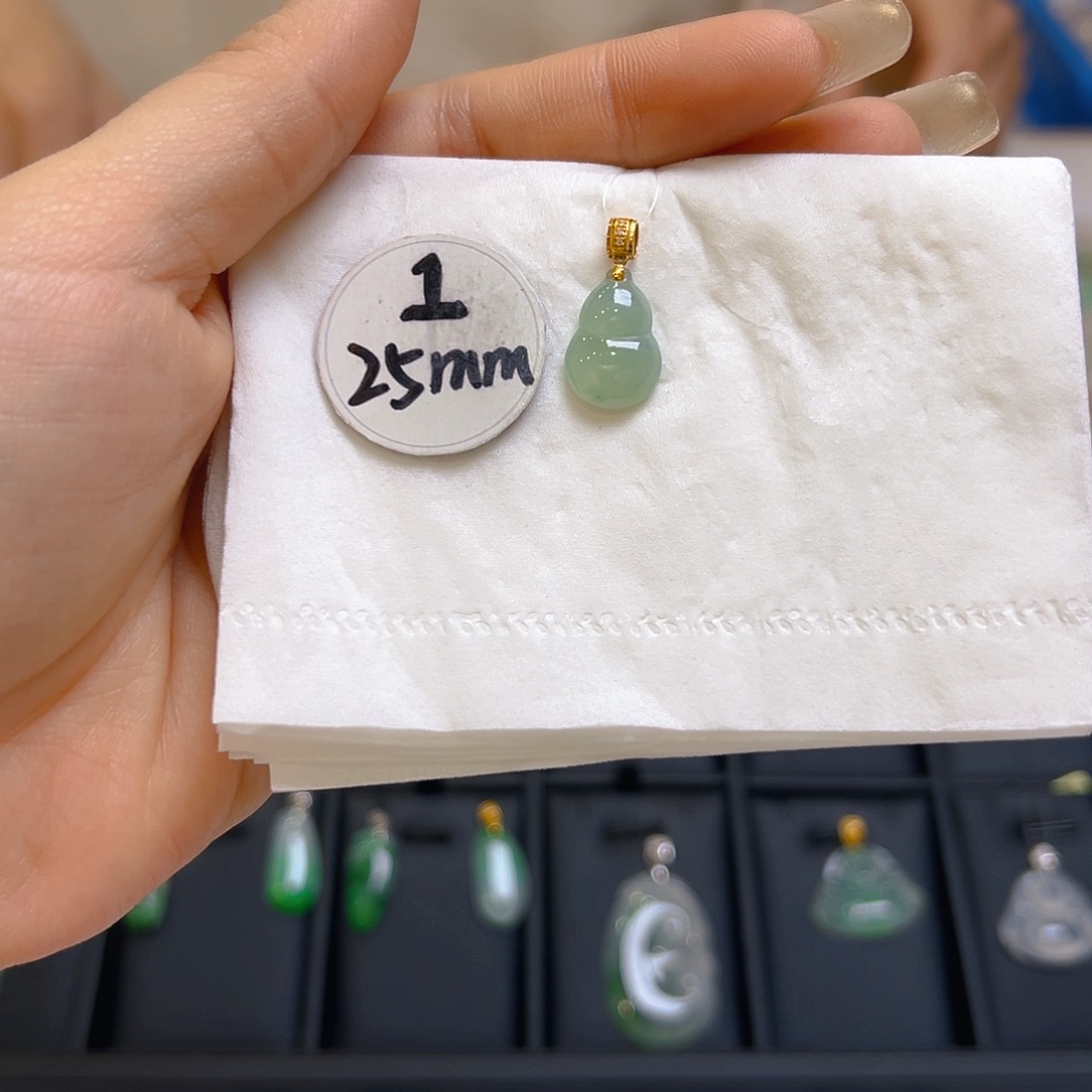 翡翠颈饰18K金镶嵌翡翠