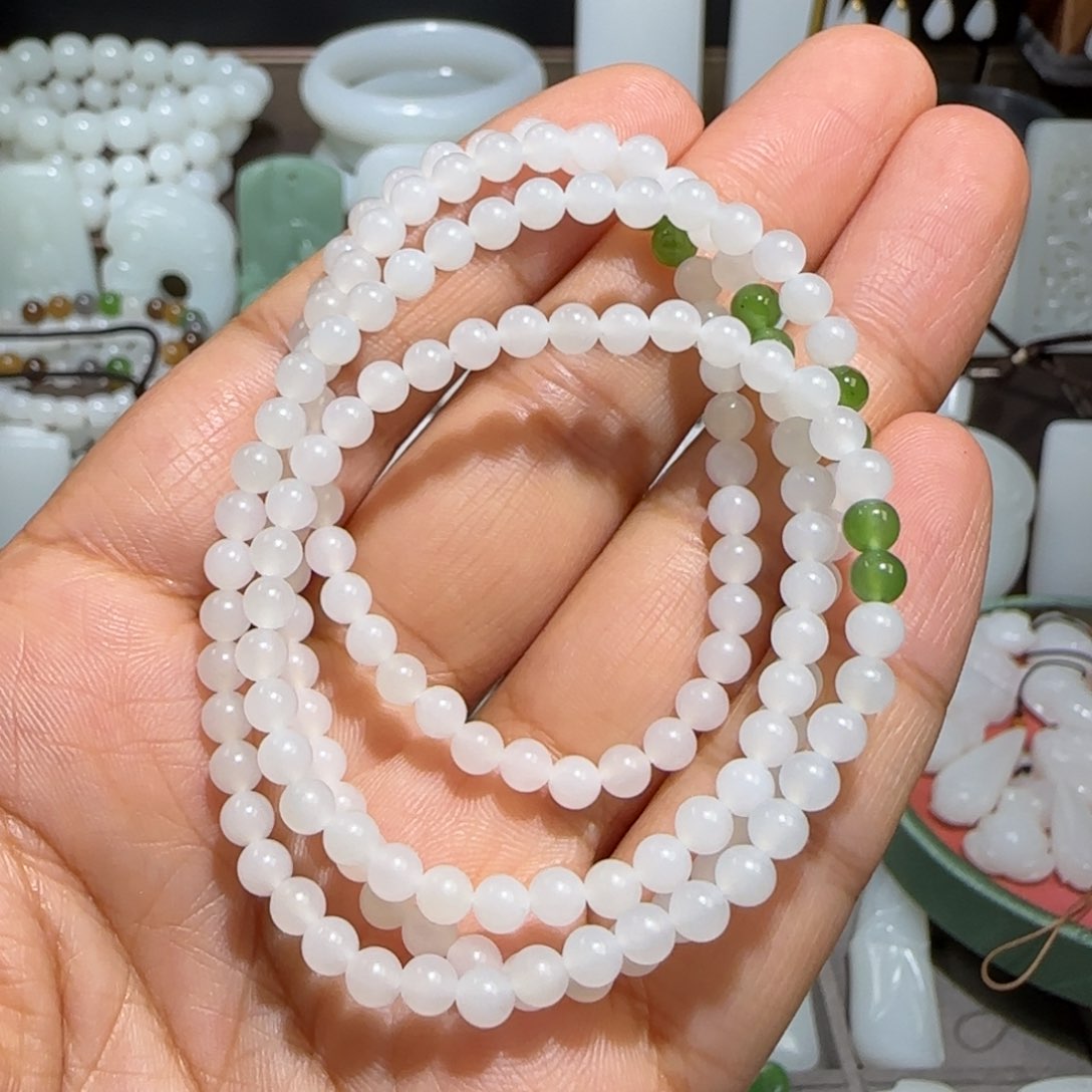 和田玉颈饰未镶嵌