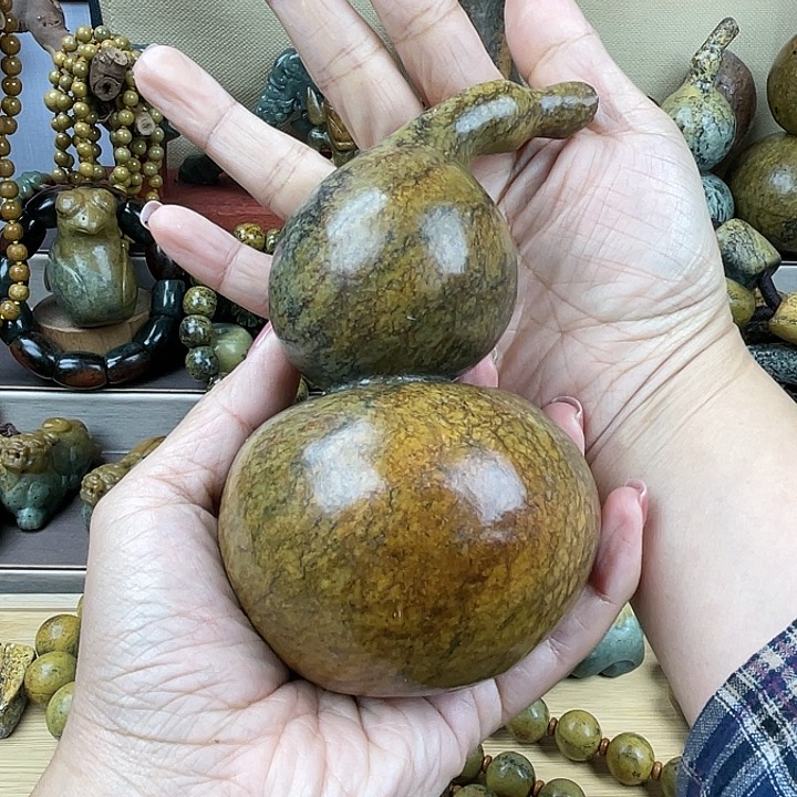 岫岩河磨玉（透闪石质玉）手串未镶嵌爱***贝