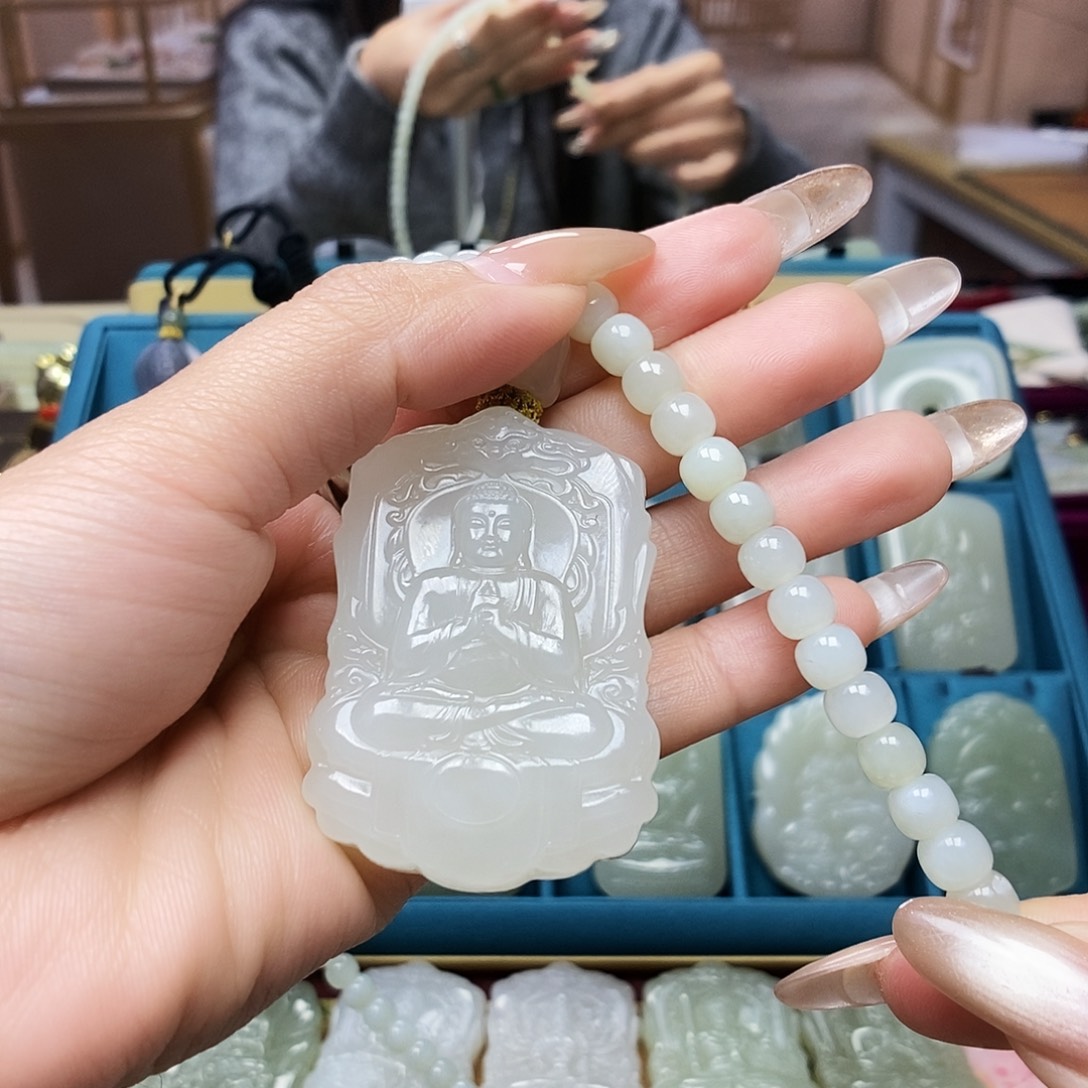 和田玉颈饰未镶嵌四*哥