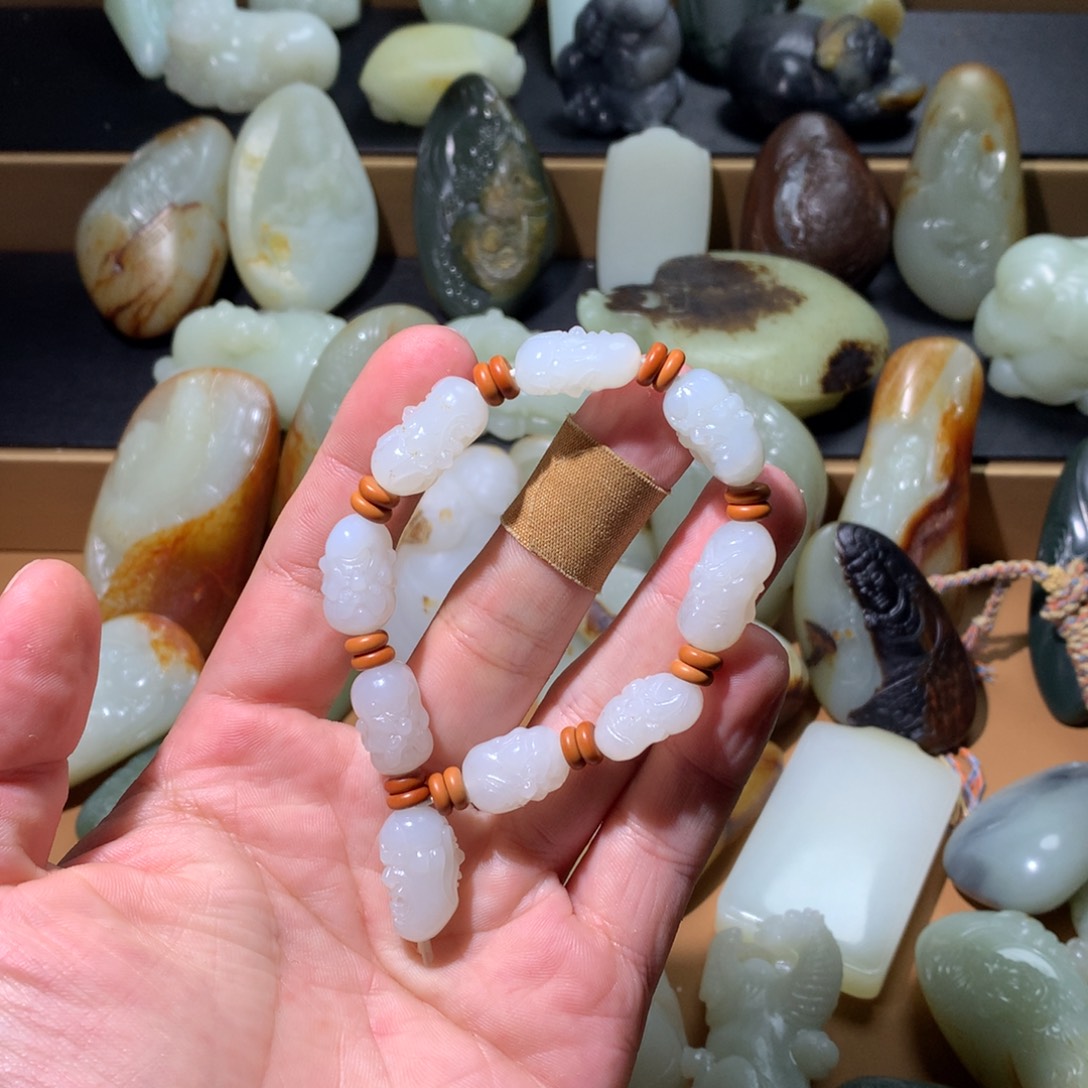 玉***麟和田玉（糖玉）未镶嵌挂件