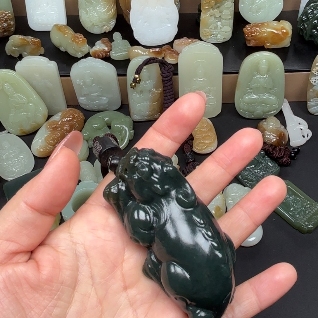 和田玉颈饰未镶嵌