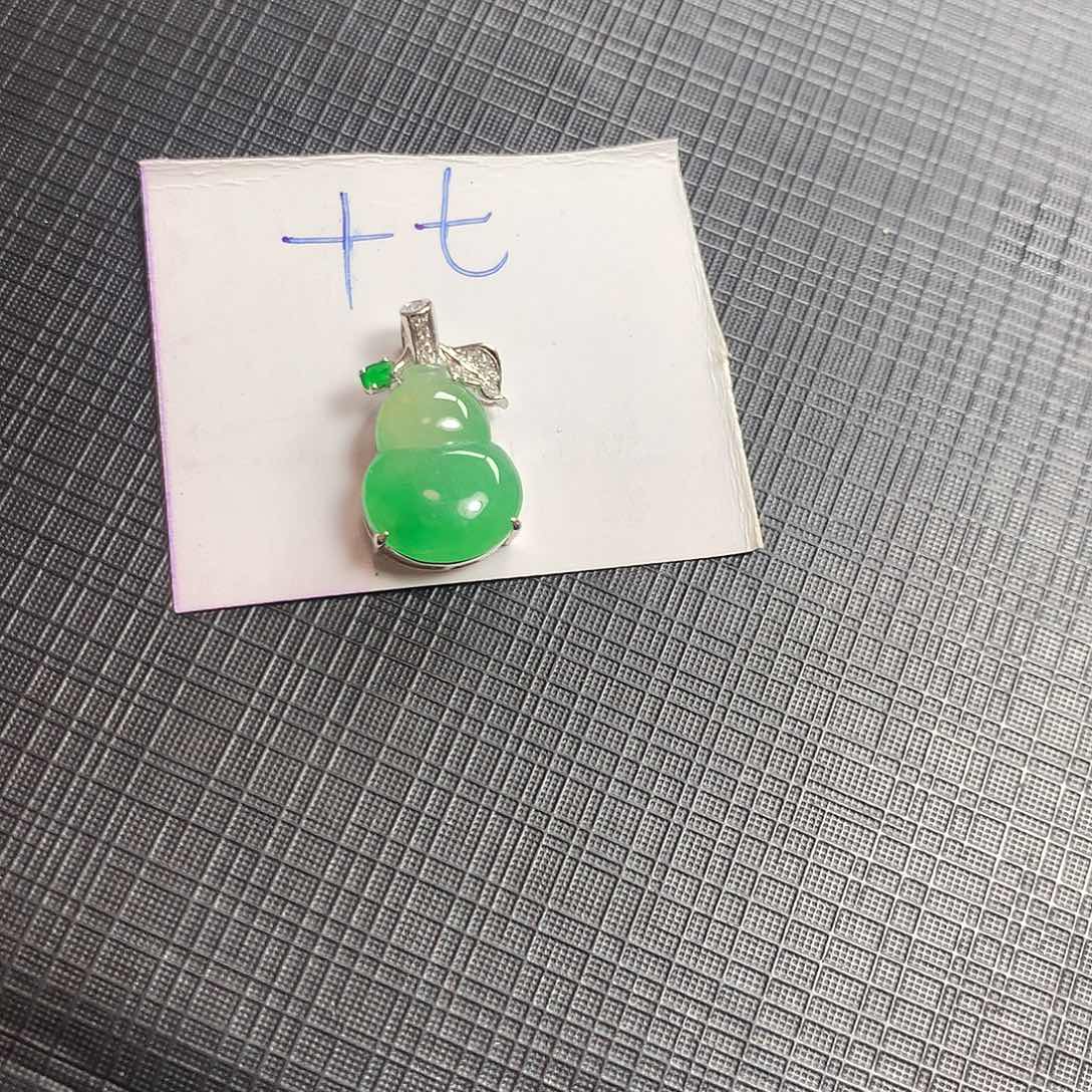 翡翠颈饰18K金镶嵌翡翠