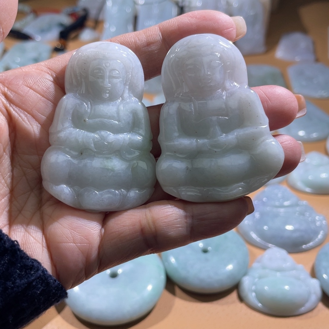 翡翠未镶嵌颈饰观音两个