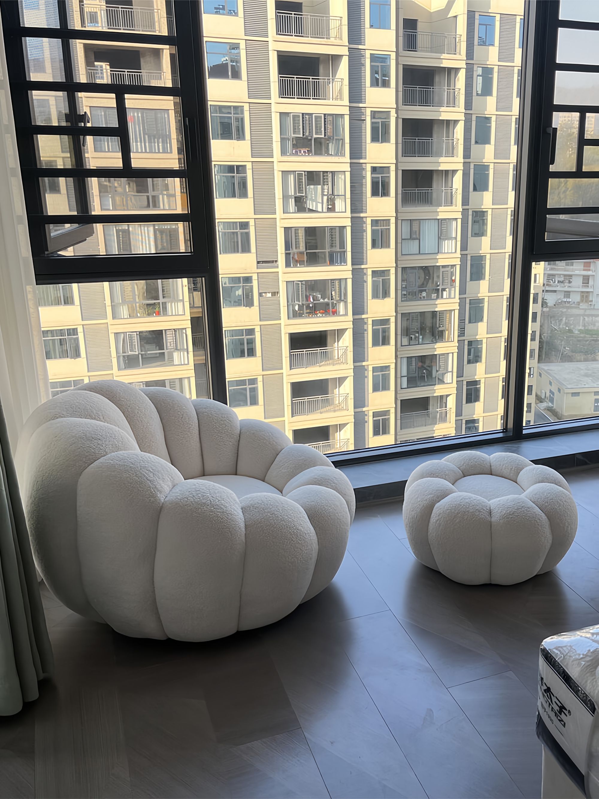 白色轻奢可爱客厅家用创意单人北欧简约桌椅个性旋转极简意式南瓜