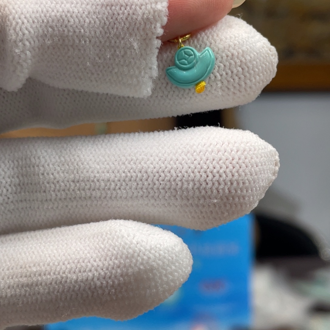 绿松石未镶嵌挂件