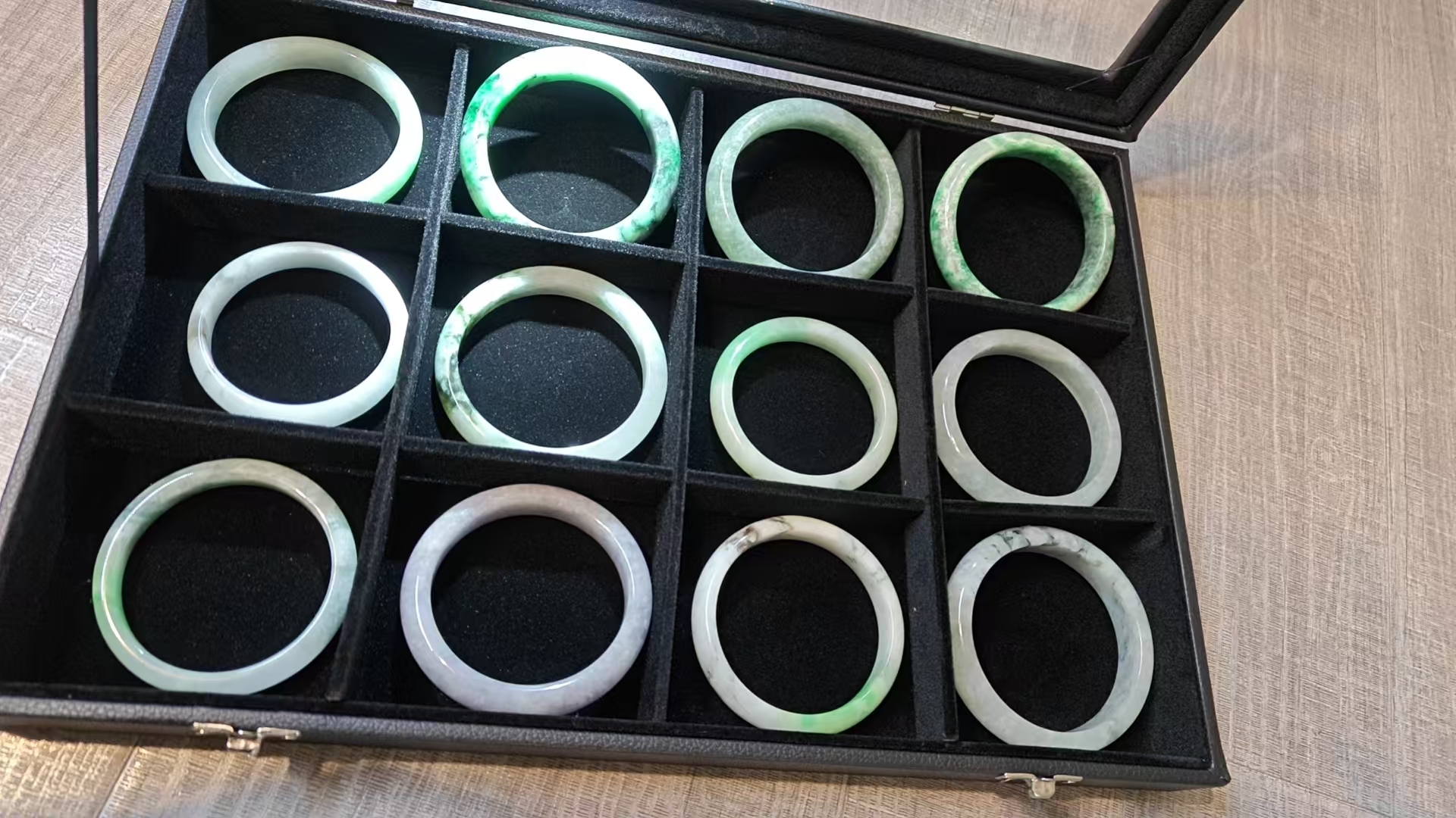 翡翠手镯展示为准（多样性发其一）