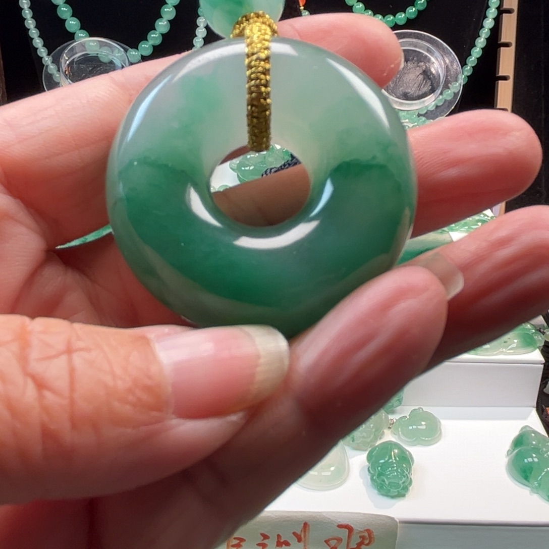 石英质玉吊坠(不含链)合金