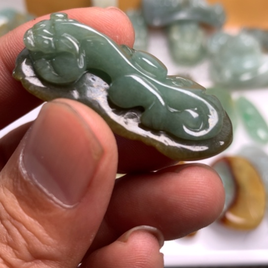 翡翠颈饰未镶嵌翡翠