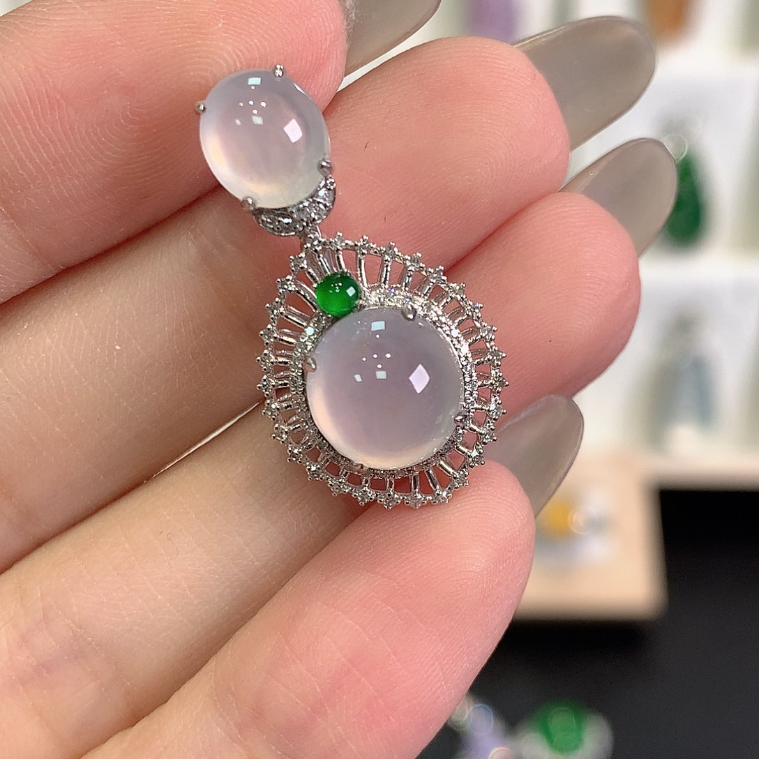 翡翠18K金镶嵌颈饰2、