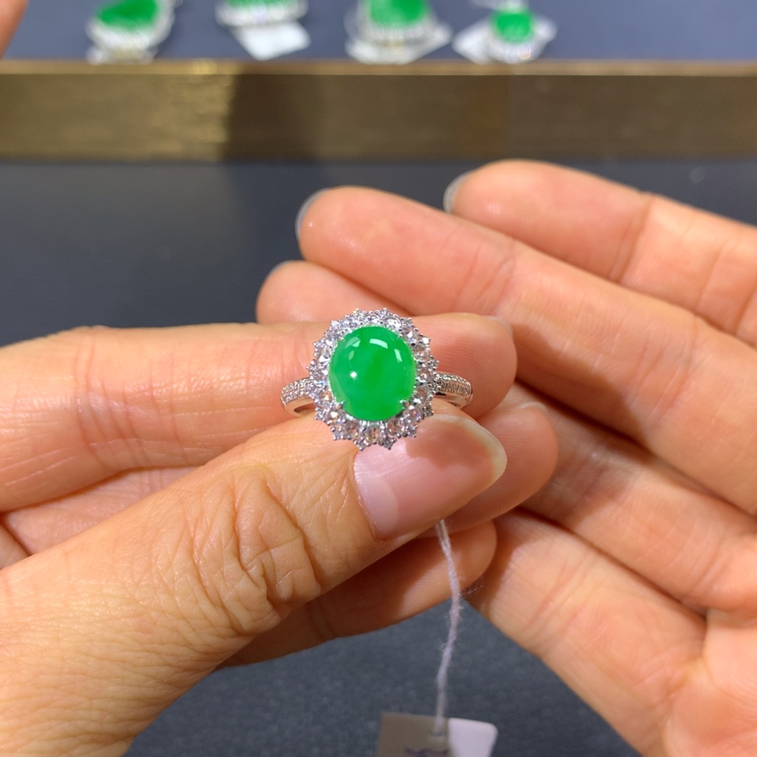 翡翠戒指18K金镶嵌翡翠