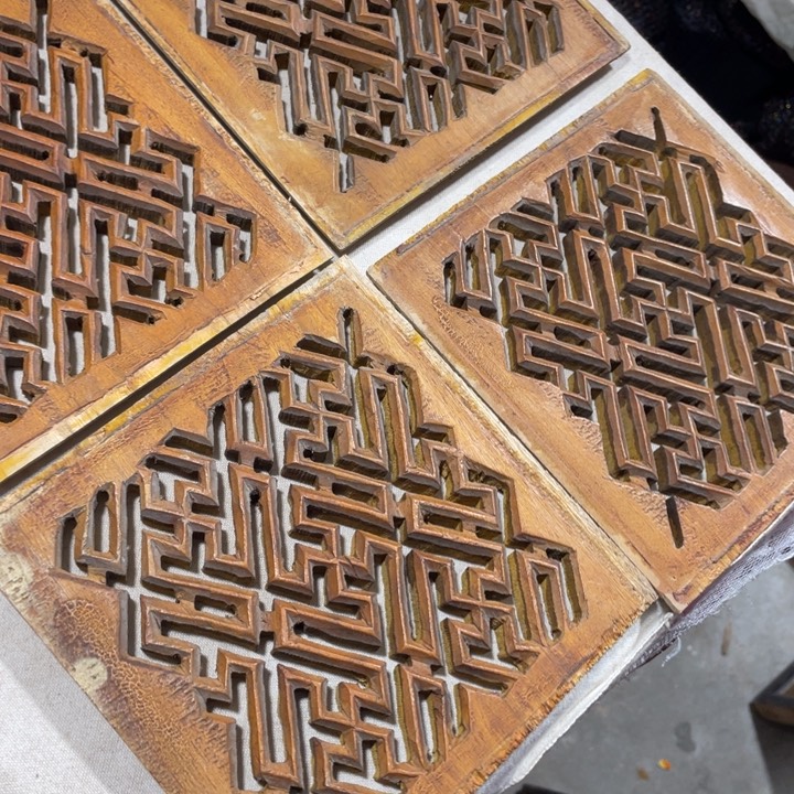 觀***在香榧木四片小花板