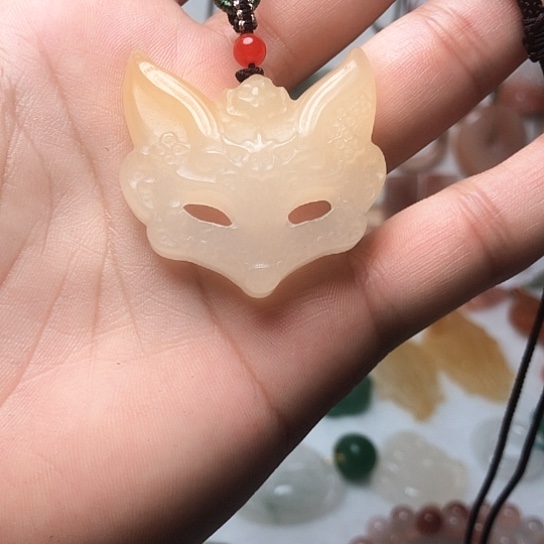 石英质玉颈饰未镶嵌